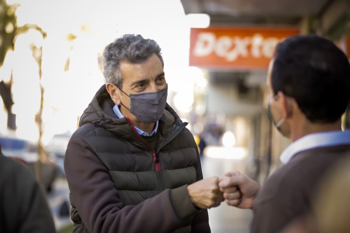 Randazzo, en una de sus caminatas de campaña