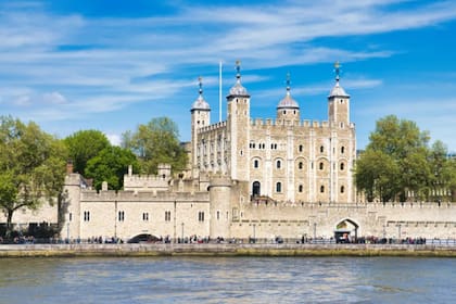 Rapero del trío norirlandés Kneecap es juzgado en Londres por apoyo a Hezbolá