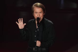 Raphael contiene las lágrimas en su reencuentro con México