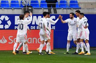 Arrodillado y con el pecho: el arquero que le sacó a Benzema un gol cantado