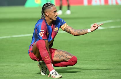 Raphinha aportó su gol, el tercero del equipo, y volvió a hacer el festejo del Hombre Araña: es el goleador de la liga española, con seis en cuatro encuentros.