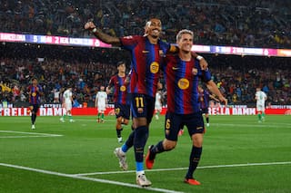 Triplete de Raphinha impulsa goleada 7-2 del Barcelona al Racing