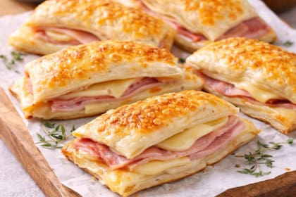 Rápidos, ricos y rendidores: los sanguchitos con tapa de empanada que son furor (Imagen ilustrativa con IA)