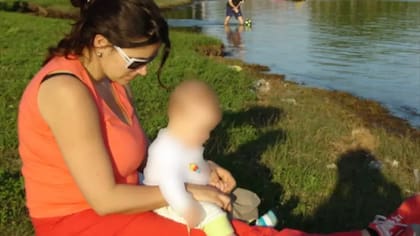 Raquel dice que sus senos crecieron aún más después de amamantar sus primeros dos hijos