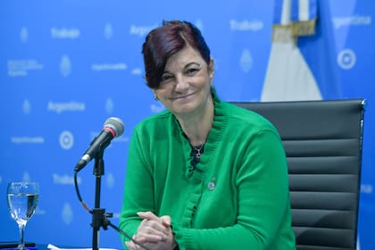 Raquel "Kelly" Olmos