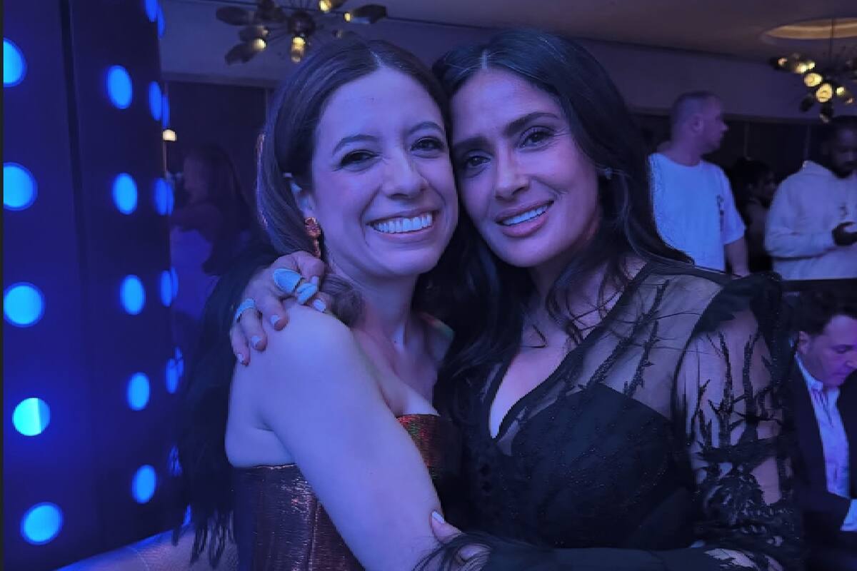 Raquelle Pedraza, una diseñadora mexicana, le confeccionó un conjunto a Salma Hayek y la acompañó al evento en Nueva York