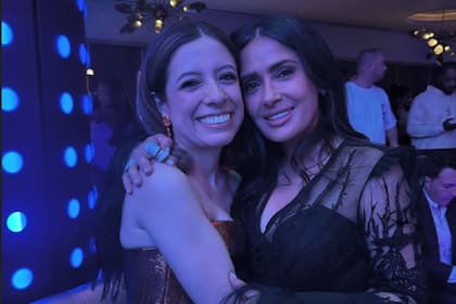 Raquelle Pedraza, una diseñadora mexicana, le confeccionó un conjunto a Salma Hayek y la acompañó al evento en Nueva York