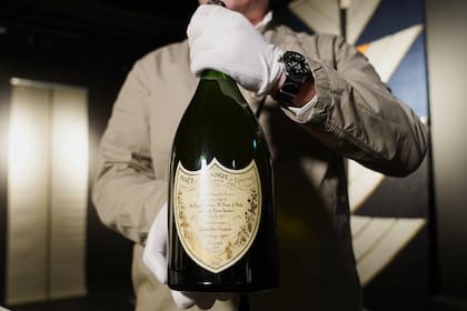 Rara champaña Dom Pérignon de la boda de Carlos y Diana será subastada en Dinamarca