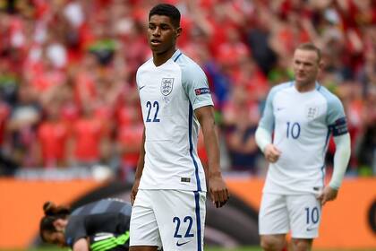 Rashford hizo su debut en la Eurocopa, como compañero de Rooney (10) y rival de Bale