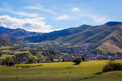 Rasinari, Rumania, está en una zona de montaña compuesta por 18 pueblos de 40.000 habitantes, que comparten las mismas tradiciones, arquitectura e historia.