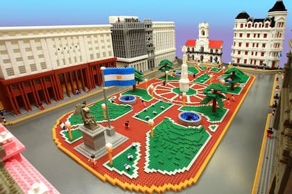 Rasti. Réplica de Plaza de mayo hecho en rasti.