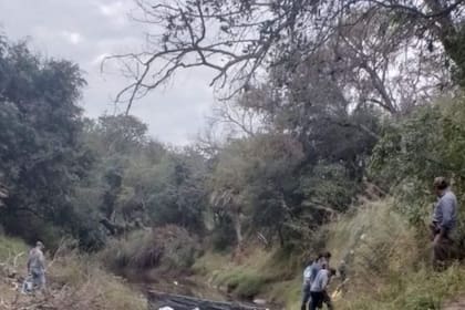Rastrillajes en la zona del río Tragadero, donde hallaron restos óseos en busca de rastros de Cecilia Strzyzowski