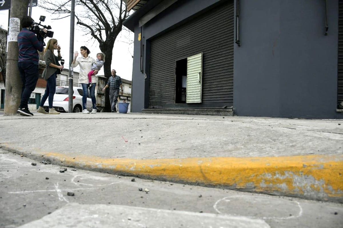 Rastros del tiroteo en el que murieron dos personas ligadas a la banda de los Monos