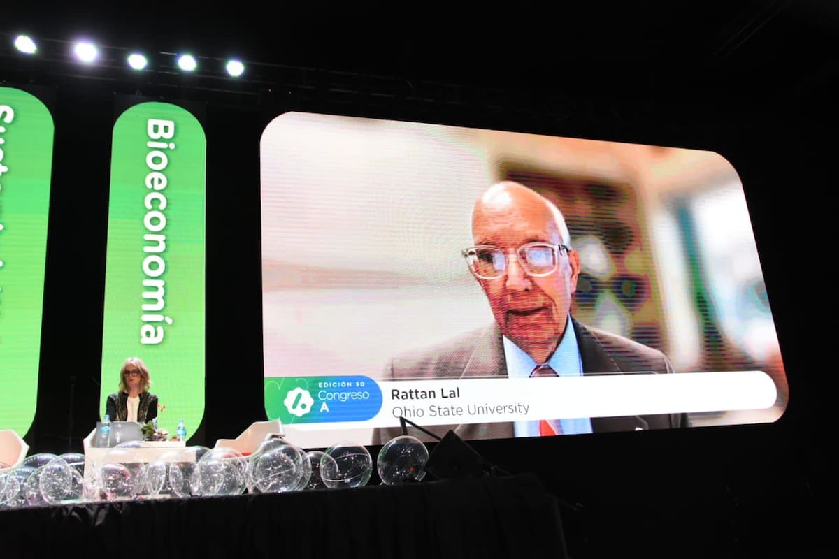 Rattan Lal de Ohio State University durante su disertación en el 30º Congreso de Aapresid