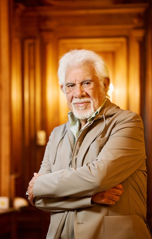Raúl Alberto Peralta, más conocido por su nombre artístico Raúl Lavié, apodado El Negro, es un cantante de tango y actor argentino.
12/03/2026.