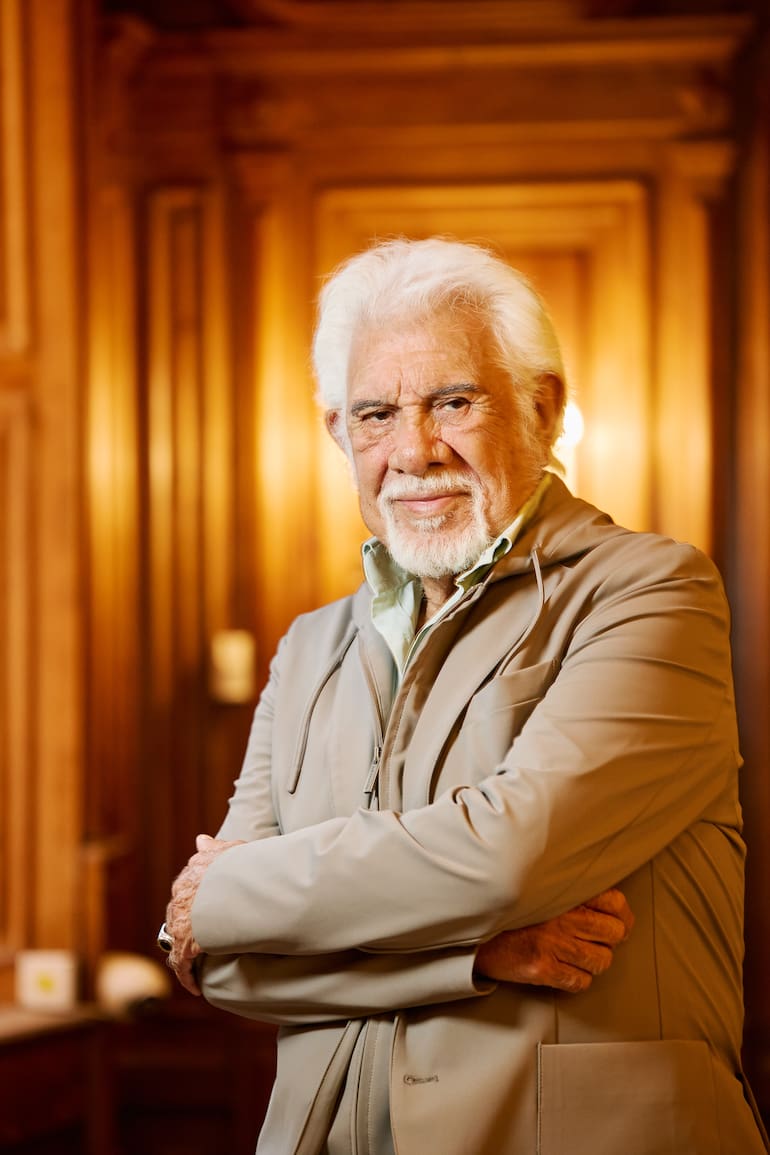 Raúl Alberto Peralta, más conocido por su nombre artístico Raúl Lavié, apodado El Negro, es un cantante de tango y actor argentino.
12/03/2026.
