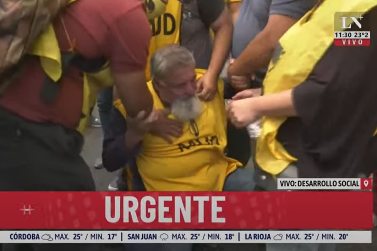 Raúl Castells se descompensó en una marcha frente al Ministerio de Desarrollo