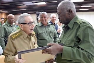 En medio de los rumores por su estado de salud, reapareció Raúl Castro en un acto en Cuba