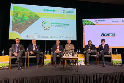 Raúl Dente, director ejecutivo de la Federación de Acopiadores, Enrique Erize, de Nóvitas, Gustavo López, de Agritrend, Jesús María Silveyra, secretario de Mercados Agropecuarios de la Nación, y Francisco Fernández Candia, de Matba- Rofex