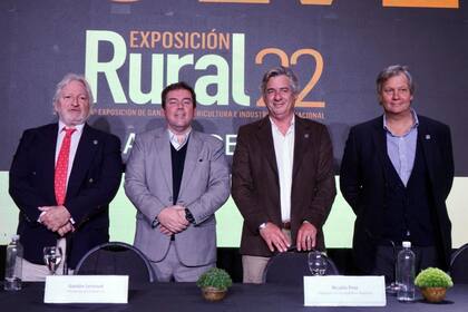 Raúl Etchebehere (La Rural SA), Gastón Lernoud (La Rural SA), Nicolás Pino (SRA) y Marcos Pereda (SRA)
