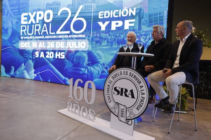 Raúl Etchebehere, presidente de La Rural SA; Pino y; Carlos Solanet, director comercial de La Rural SA en el lanzamiento de la Expo Rural 2026