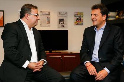 El gobernador de Catamarca, Raúl Jalil, junto al ministro de Economía, Sergio Massa