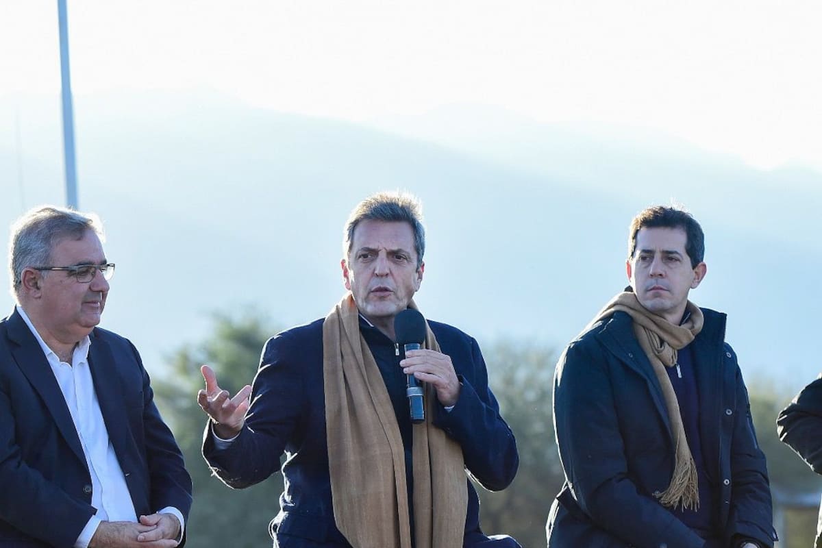 Raúl Jalil, Sergio Massa y Wado de Pedro, en Catamarca