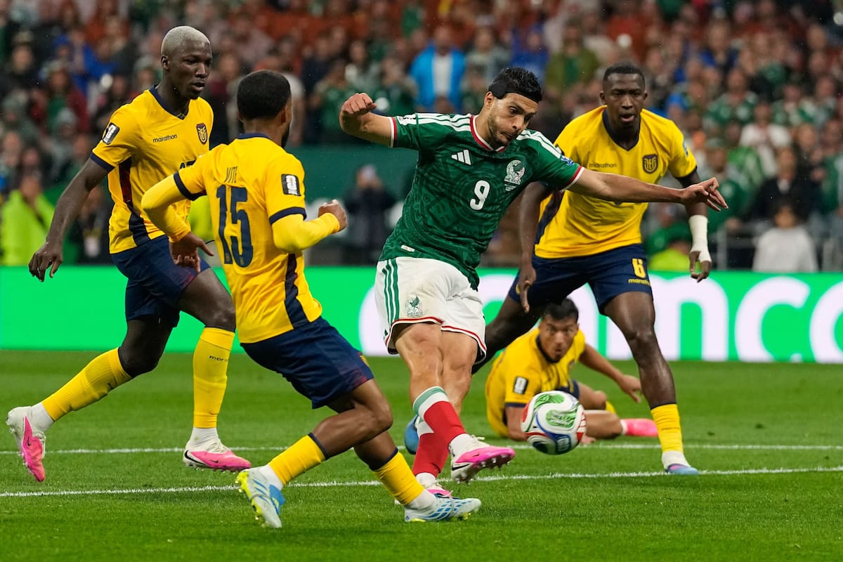 Raúl Jiménez anotó el segundo gol de México