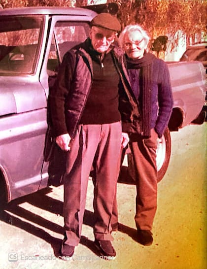 Raúl junto a su esposa, Simona Marta Pivano, de 90 años