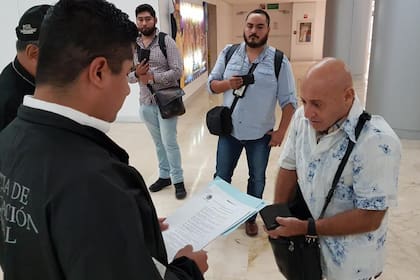 Raúl Martins en el momento de ser arrestado en México