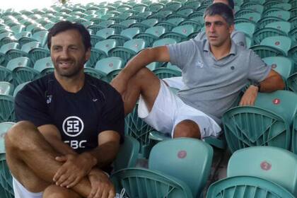 Raúl Pérez (izquierda) uno de los entrenadores de los Pampas XV