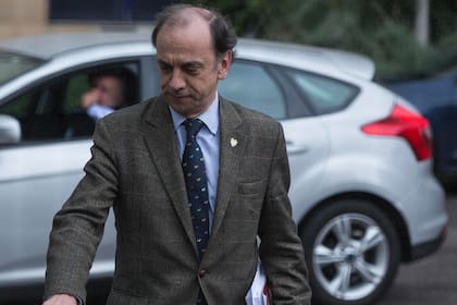 Raúl Pleé, fiscal ante la Cámara de Casación, pidió que la Justicia avance contra Cristina Kirchner y, el mismo día, fue suspendido en la AFA