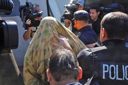 Raúl Velaztiqui al llegar a sede de la fiscalía de Violencia de Género de Pacheco