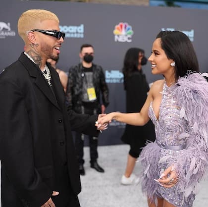 Rauw Alejandro y Becky G se encontraron en la alfombra roja