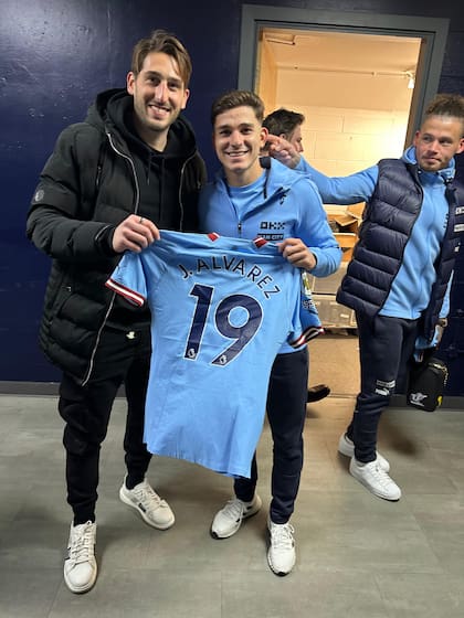 Ravizzoli junto a Julián Álvarez