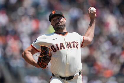 Ray poncha a nueve domando la Liga Nacional y Gigantes vencen 3-2 a Padres