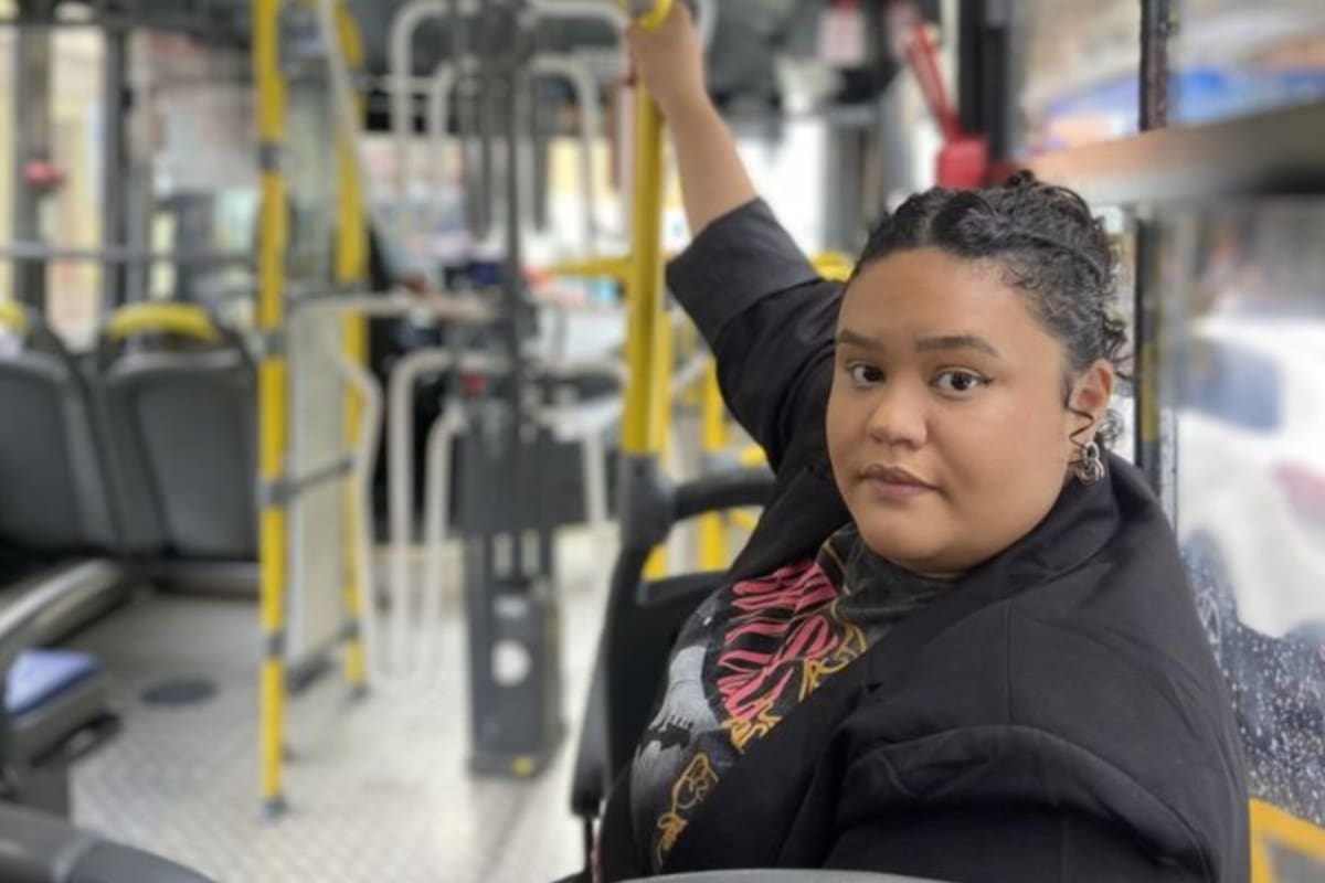 Rayane afirma que a los 14 años dejó de usar el autobús en Brasil, porque el transporte público no es apto para personas de mayor tamaño
