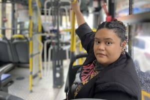 Rayane afirma que a los 14 años dejó de usar el autobús en Brasil, porque el transporte público no es apto para personas de mayor tamaño