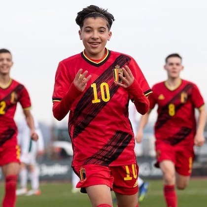 Rayane Bounida celebra un gol con la "10" de Bélgica (Foto: Instagram @rayane.bounida10)
