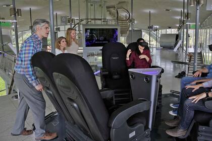 Reabre el Planetario con experiencias interactivas, robots y 4D