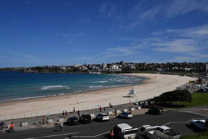 Reabren playa en Australia, en Bondi Beach se puede nadar o surfear o correr respetando las restricciones