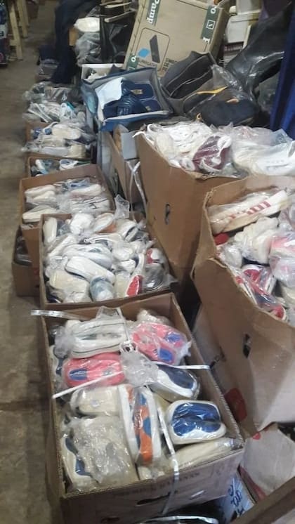Reabrieron un depósito de Alpargatas en La Plata y causó furor por sus bajos precios.