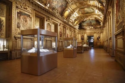 Reabrió el Museo del Louvre tras el robo de las joyas de la corona