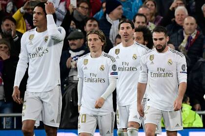 Real Madrid dejó escapar un triunfo sobre PSG que parecía sellado, ante su gente; fue igualdad 2-2