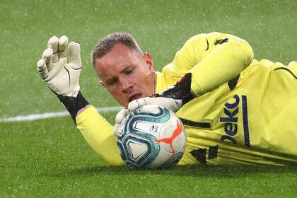 Real Madrid v Barcelona - Santiago Bernabéu, Madrid, España - 1 de marzo de 2020 Marc-Andre ter Stegen de Barcelona durante el calentamiento antes del partido REUTERS / Sergio Perez