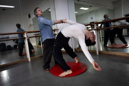 Reale realizó el proceso creativo sobre el cuerpo de otro bailarín: “Yo soy todos los Leo, desde los 9 años hasta hoy”
