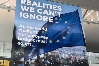 "Realidades que no podemos ignorar. A medida que el mundo cambia, el presupuesto europeo debe adaptarse", dice un cartel enorme del Parlamento Europeo en el aeropuerto de Bruselas, bien visible para todos los que aterrizan en esta ciudad, donde el 70% de los habitantes es extranjero