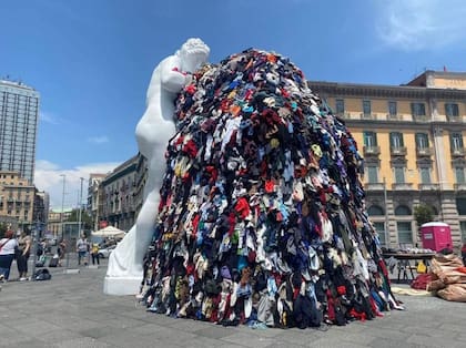 Realizada en diversos museos del mundo, la monumental última versión de la "Venus de los trapos" había sido recientemente inaugurada en Nápoles a los 90 años del artista italiano