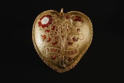 Reapareció el histórico colgante de oro de Enrique VIII