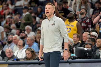 Reaves y Doncic lideran a Lakers en victoria 134-127 sobre Grizzlies